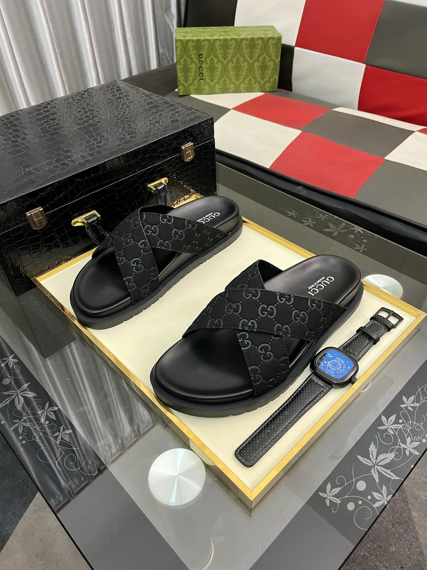 Men's shoes 💰320⌚️⌚️ (gucci-Gucci) New men's slippers, high-end boutique, made of cowhide, with exquisite embossed logo decoration on the upper, fine workmanship, super soft soles, casual, loose and comfortable, a must-have in summer! \nsize：38-44